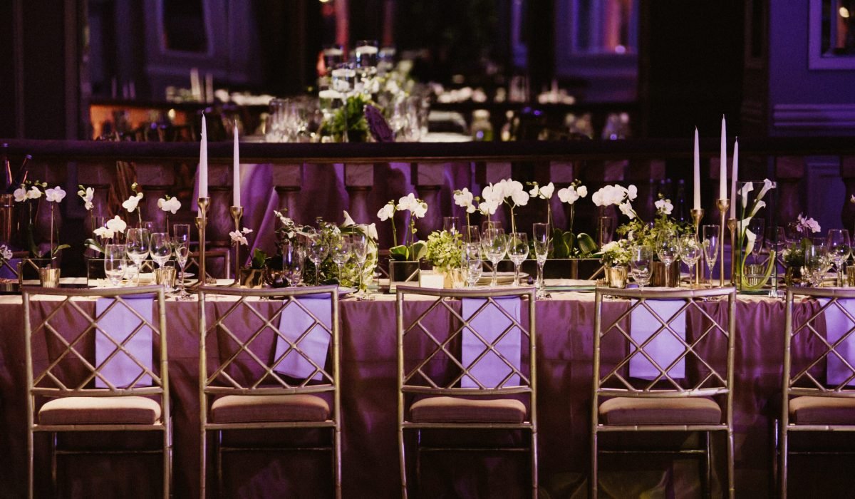 Romantic big table for special moments